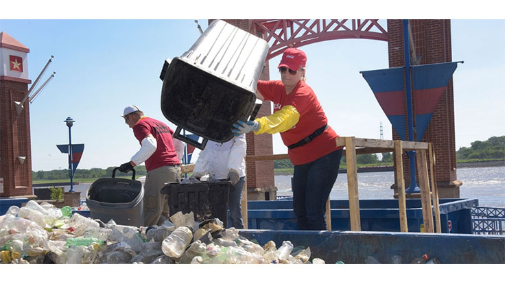 Coca-Cola helps with Mississippi River cleanup