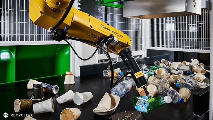 Robot sorting trash