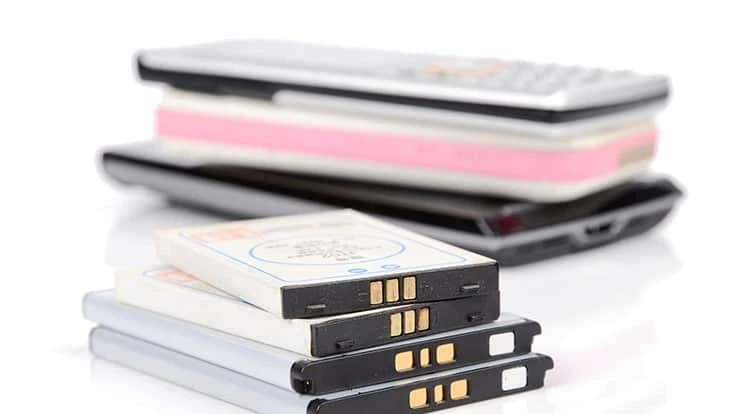 Rechargeable batteries, lithium batteries and items containing batteries such as electronic cigarettes and cellphones are no longer allowed in Minneapolis' garbage and recycling carts.